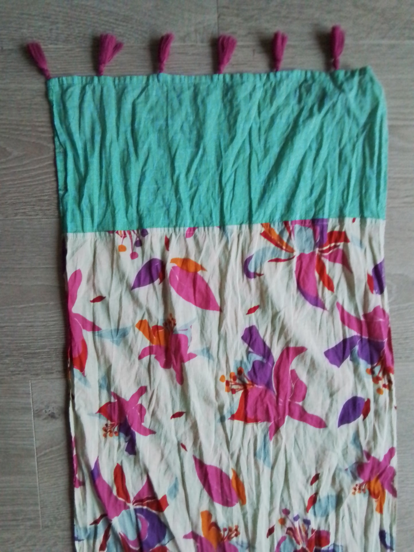 Longue étole coton imprimé avec pompons