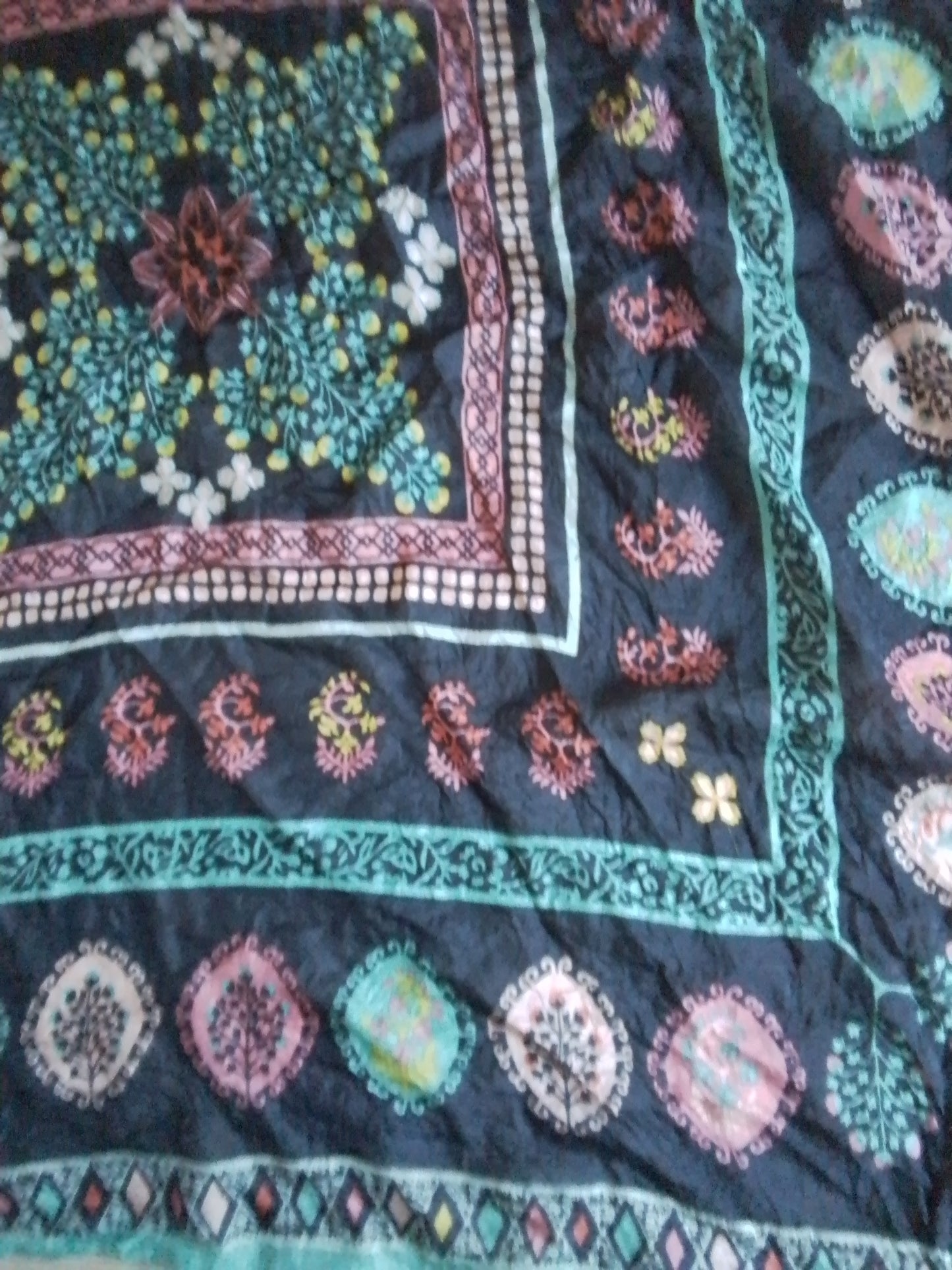 Grand foulard carré en soie