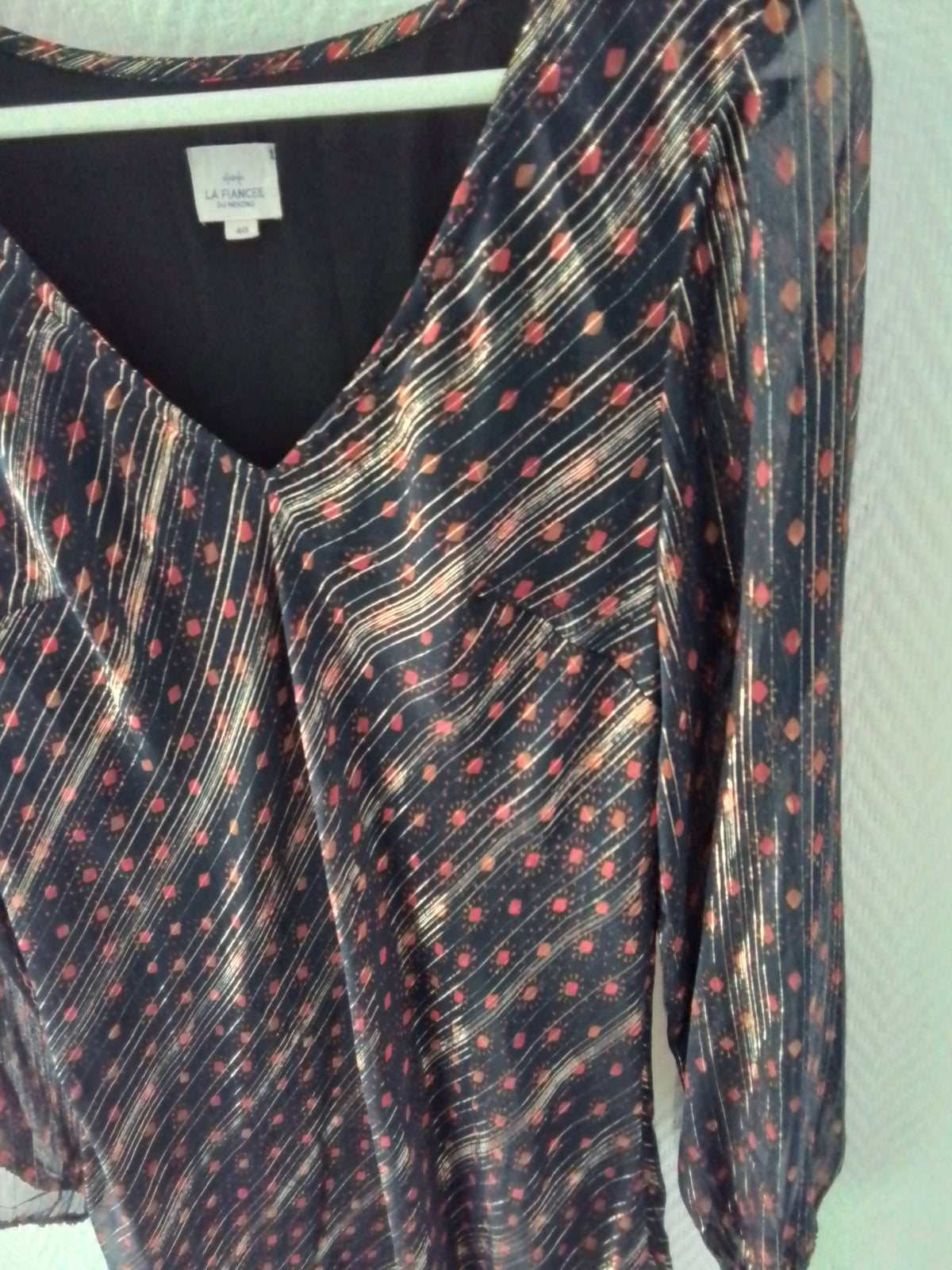 Robe polyester fils métallisé noir orange et or