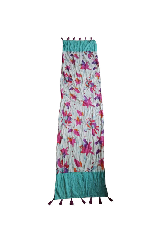 Longue étole coton imprimé avec pompons