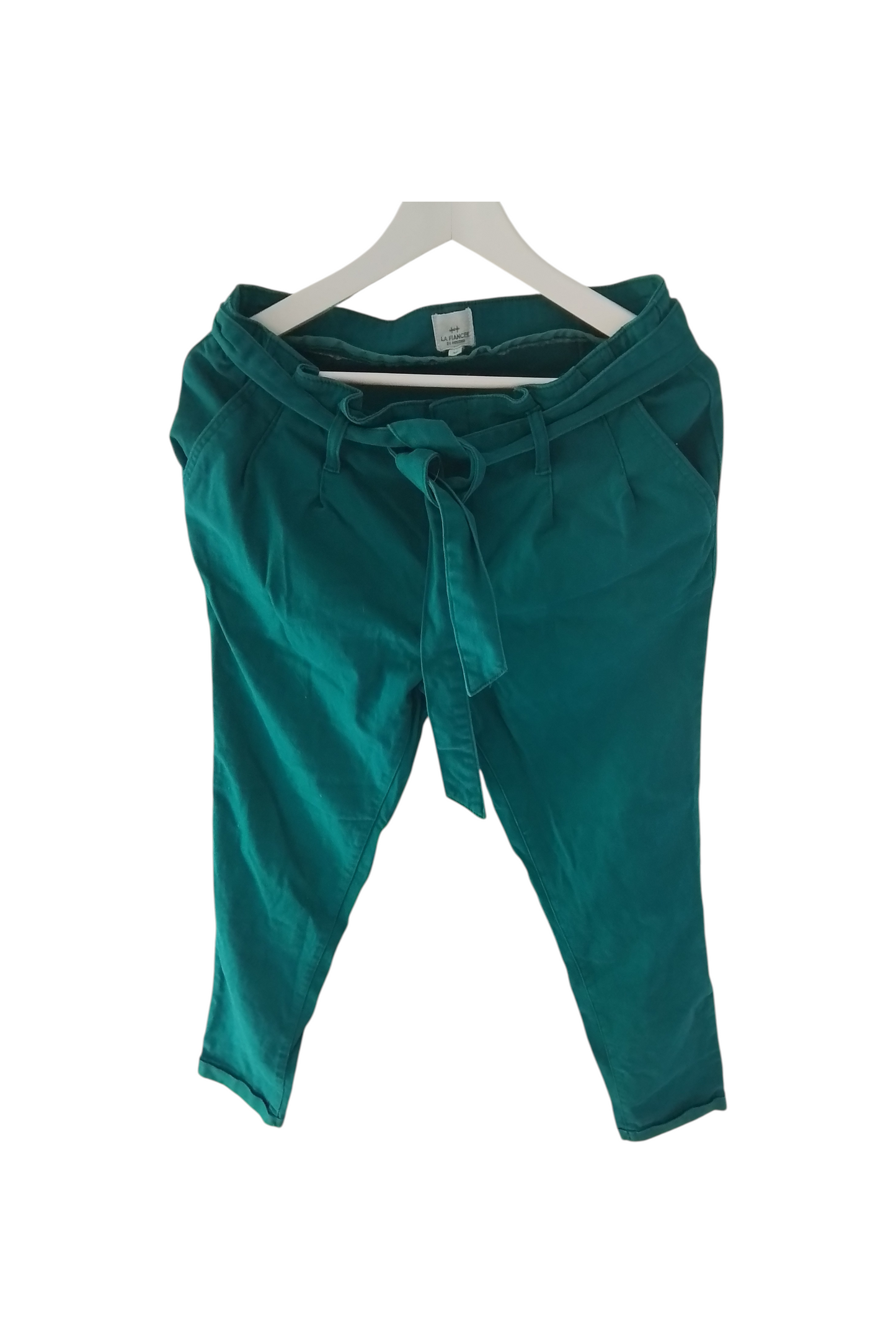 Pantalon coton stretch coupe fuselée et ceinturé bleu turquoise