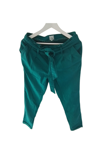 Pantalon coton stretch coupe fuselée et ceinturé bleu turquoise