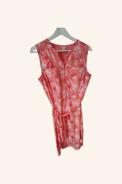 Robe légère en polyester,  ceinturée,  coloris corail