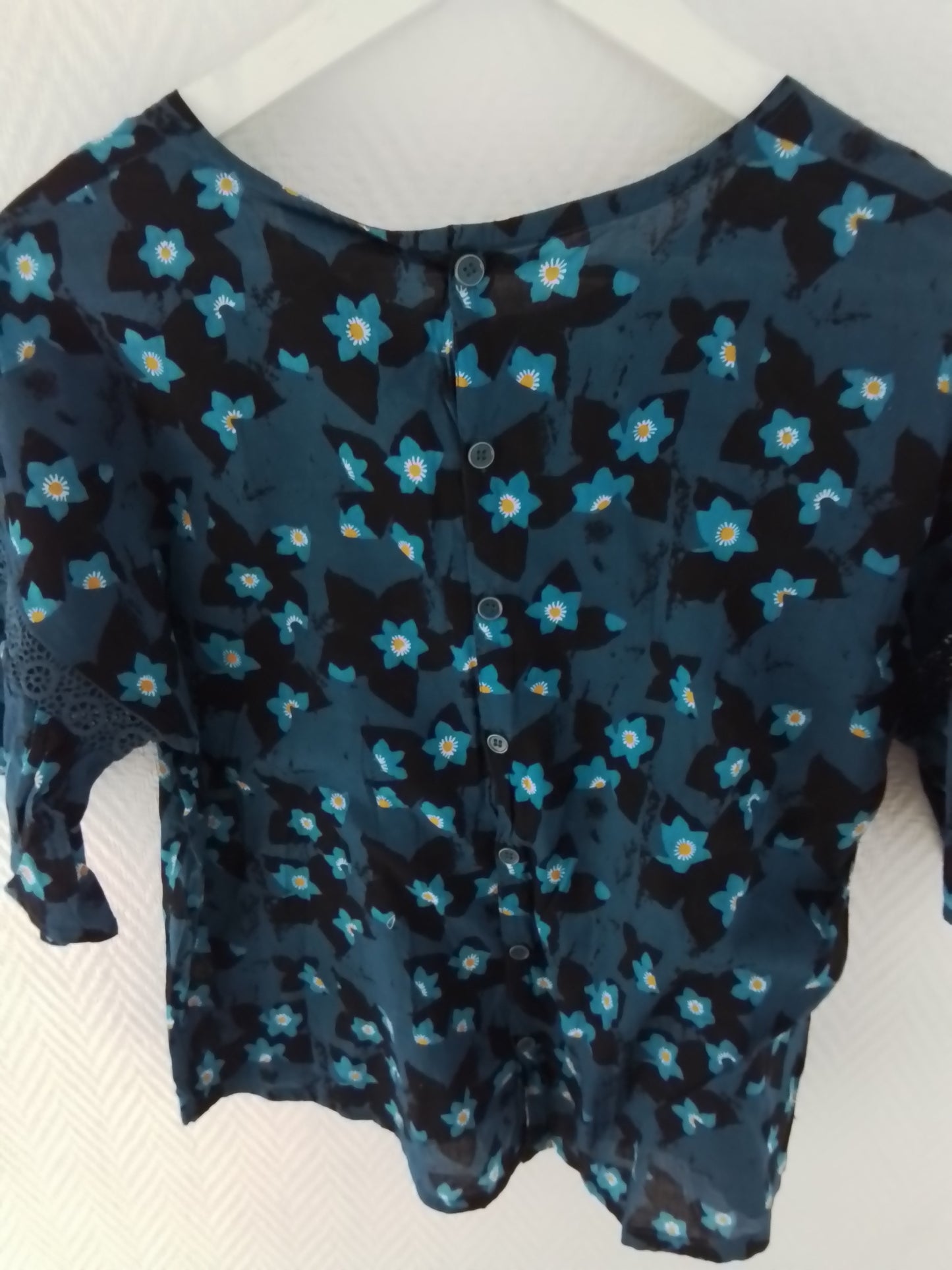 Top coton imprimé manches 3/4 avec guipure aux manches