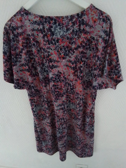 Robe imprimée, coupe fluide, col V