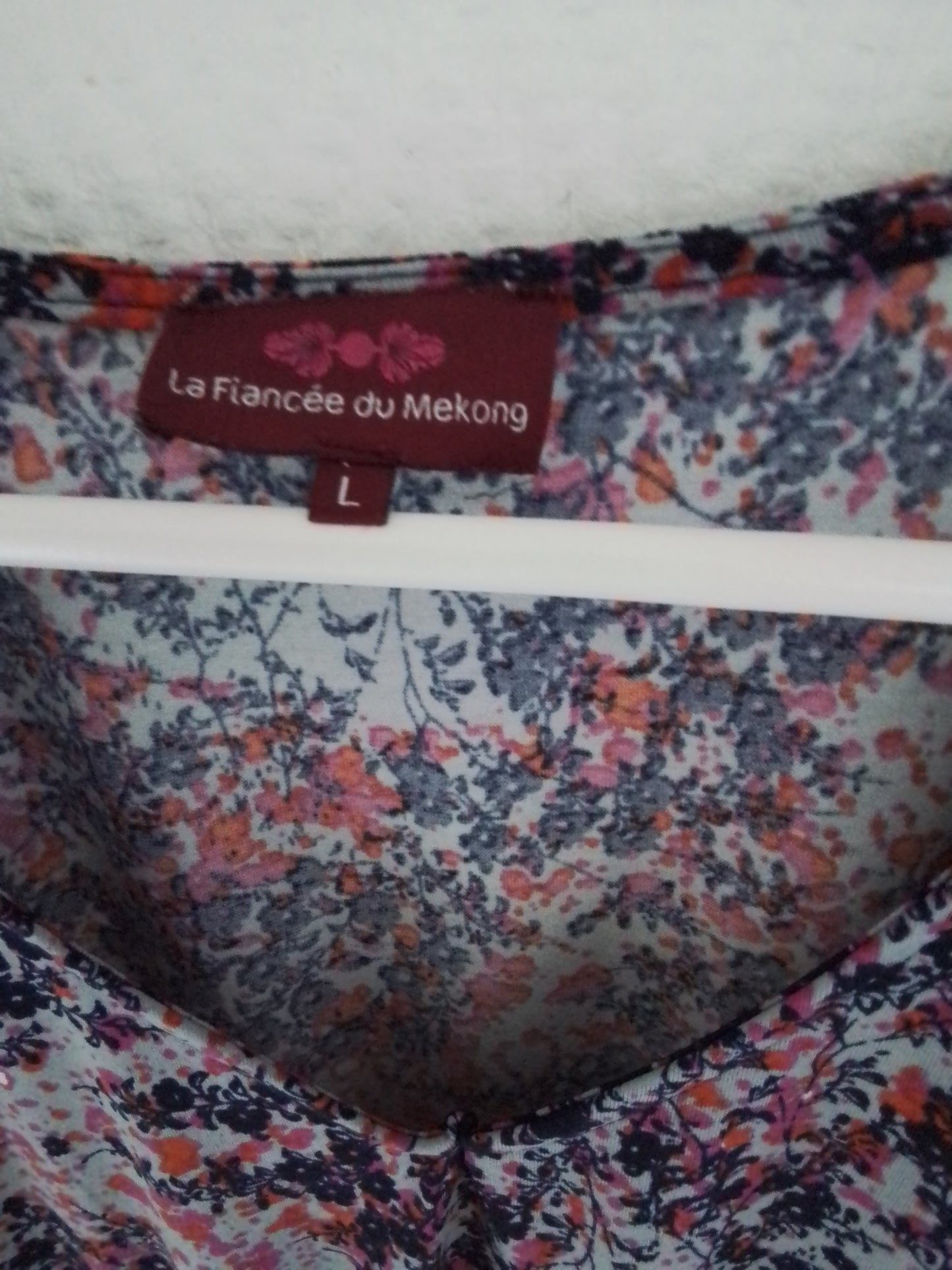 Robe imprimée, coupe fluide, col V