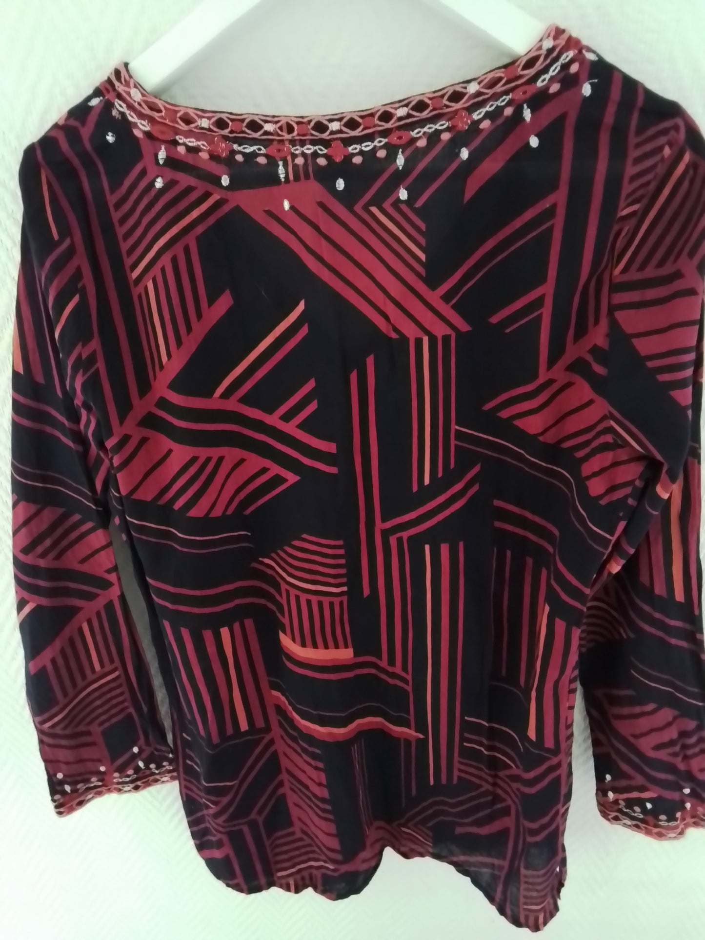 Tunique coton imprimée,  grand col V avec broderies fil lurex