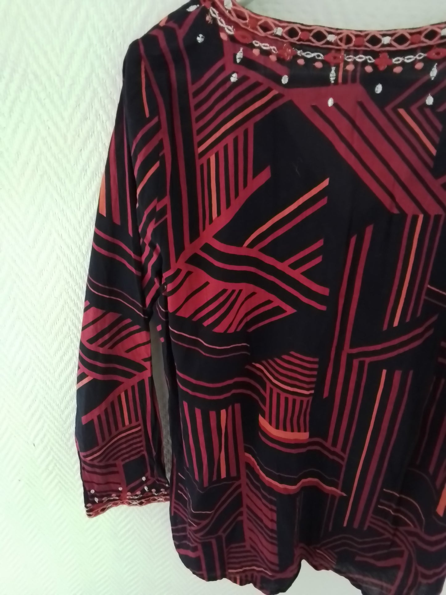 Tunique coton imprimée,  grand col V avec broderies fil lurex
