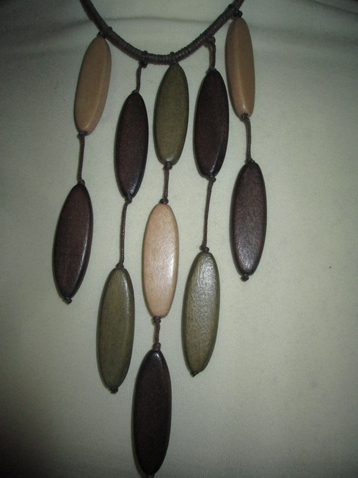 Collier en bois