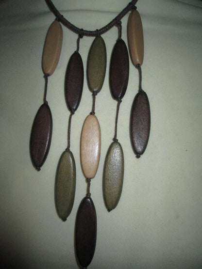 Collier en bois