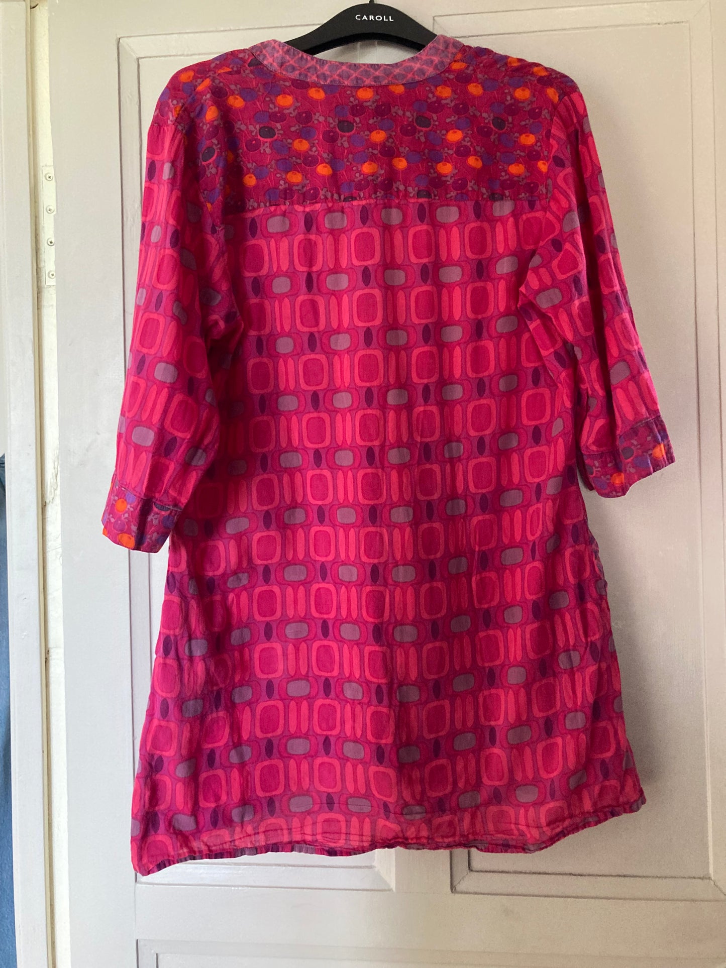Tunique rose à motifs