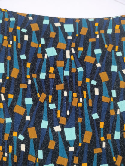 Magnifique haut aux motifs lumineux et graphiques