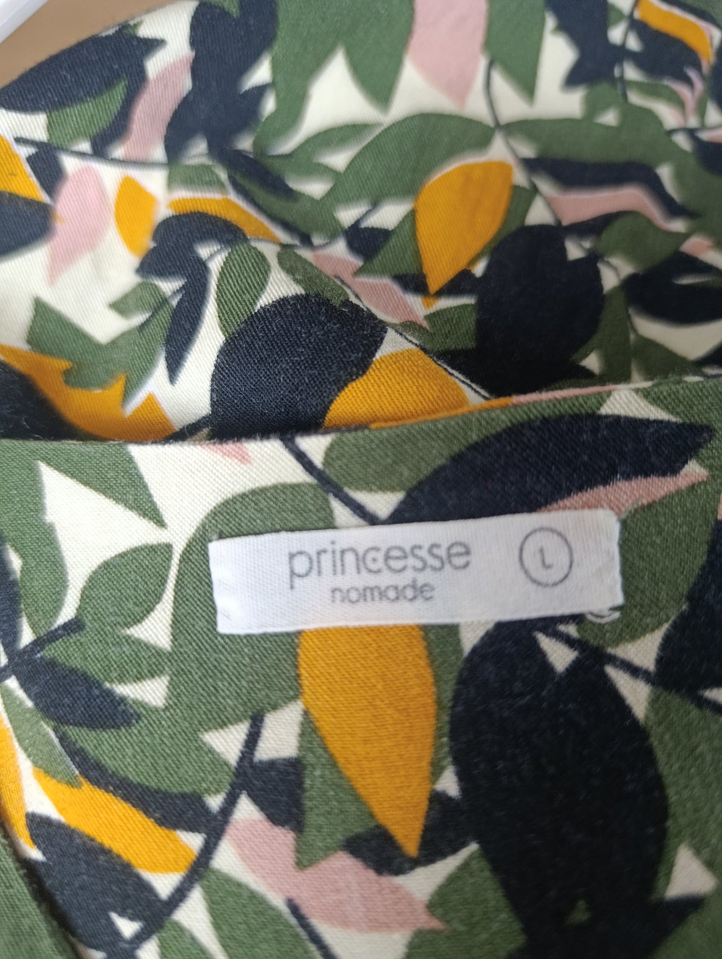 Belle blouse à feuilles