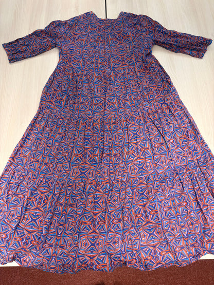 Jolie robe bleue violet rouge