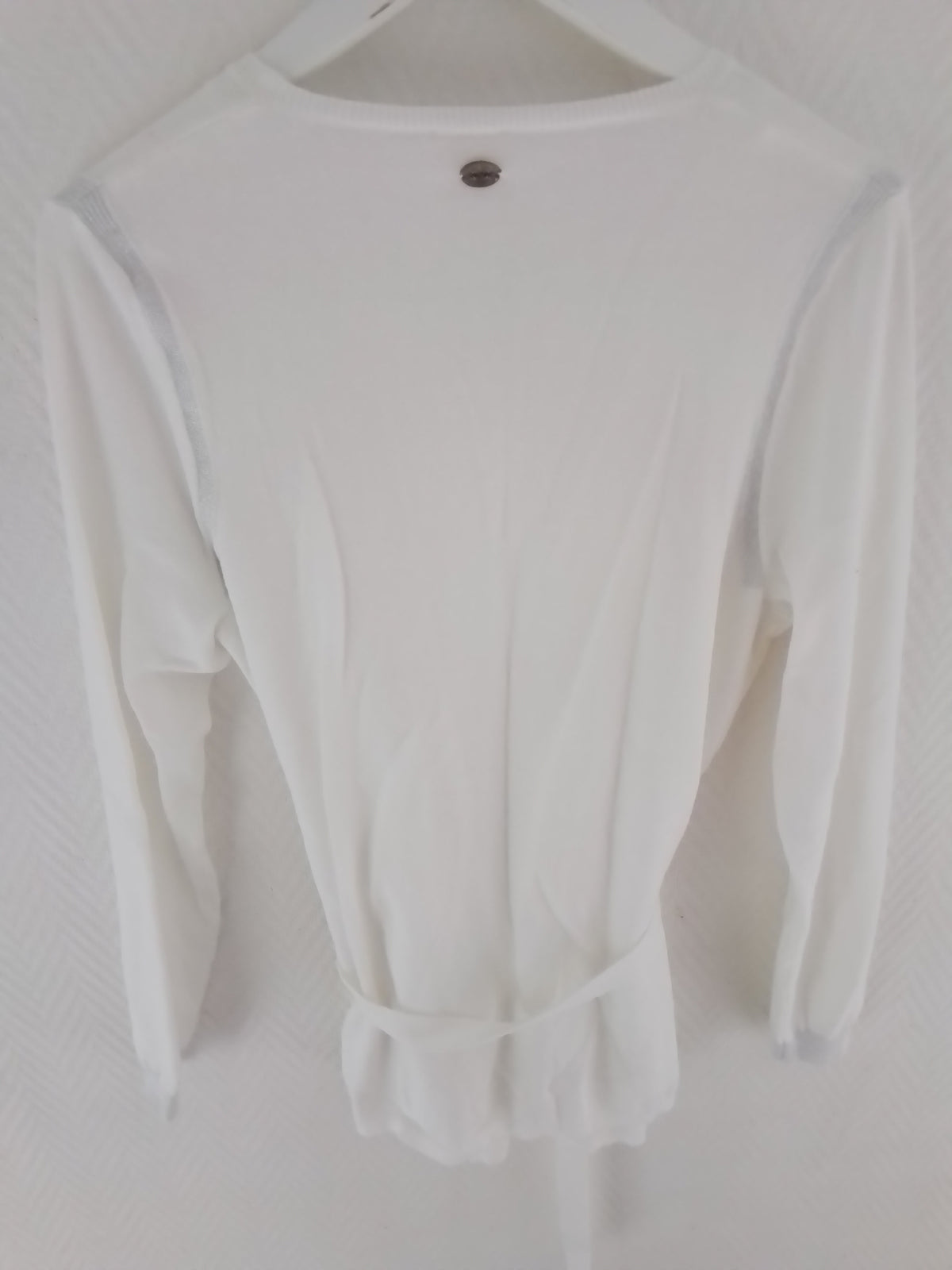 Gilet caché cœur ceinturé avec bandes lurex, coloris Ivoire
