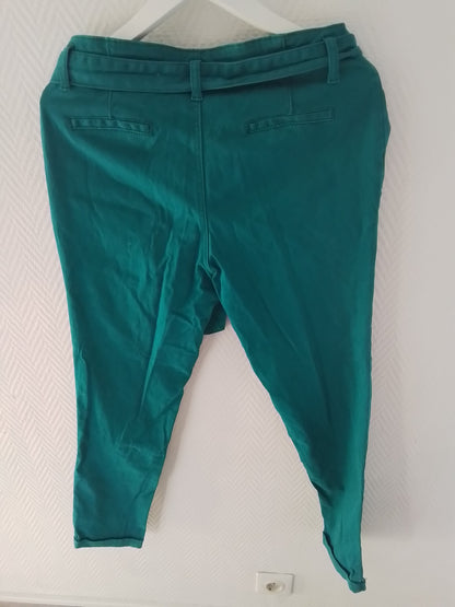 Pantalon coton stretch coupe fuselée et ceinturé bleu turquoise