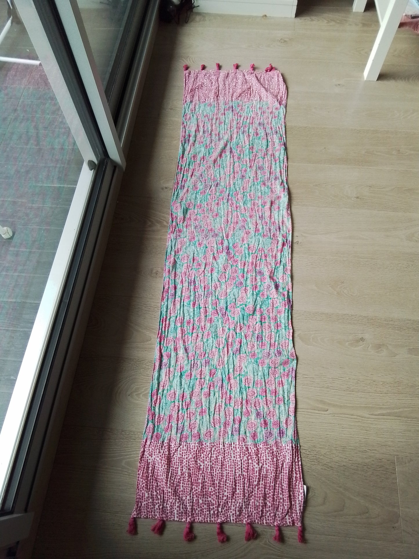 Longue étole coton avec pompons