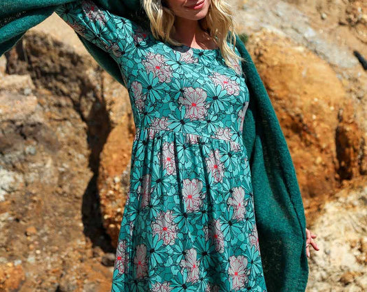 Robe évasée en maille jersey
 KANEI