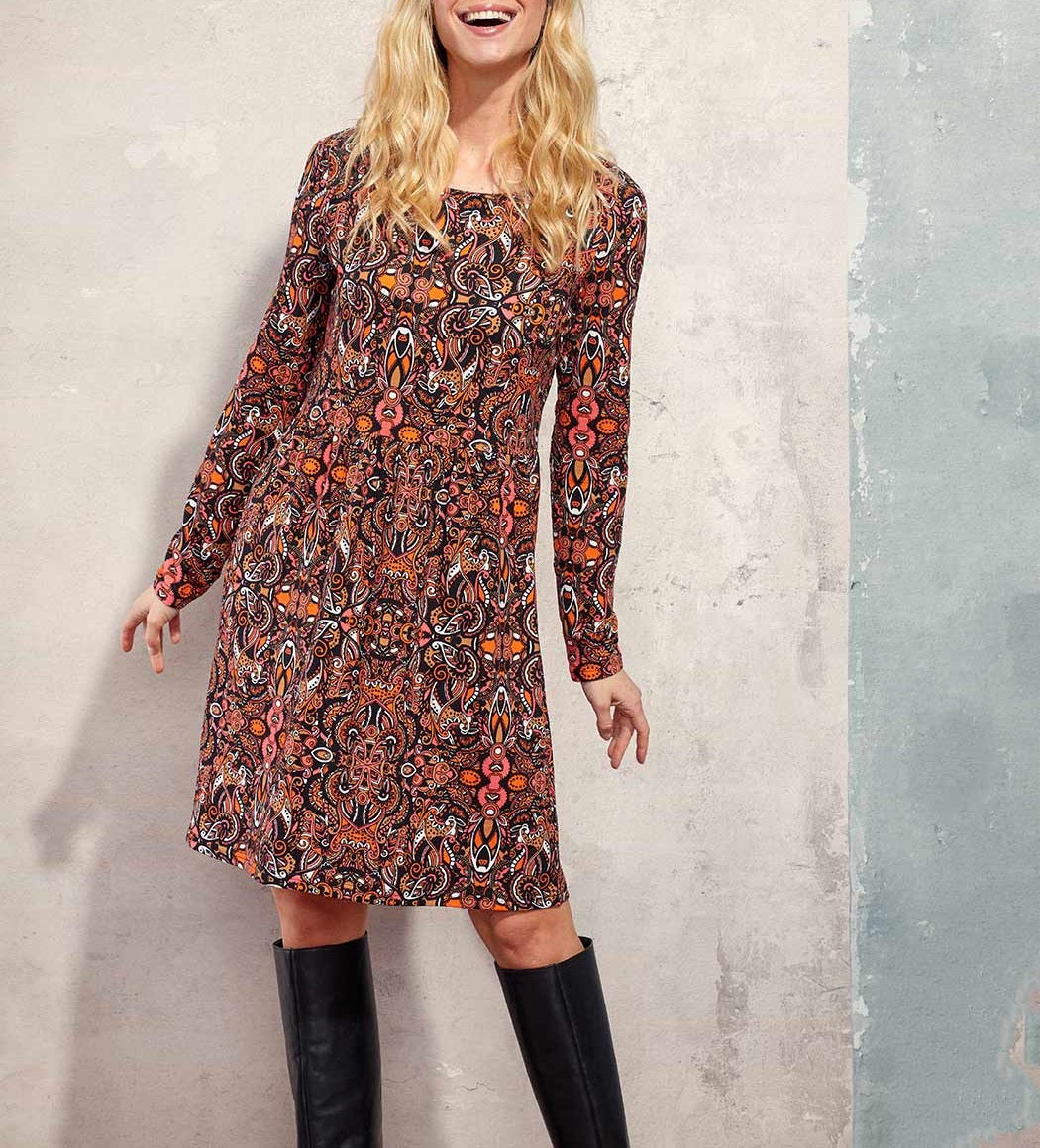 Robe évasée en maille jersey
 KANEI