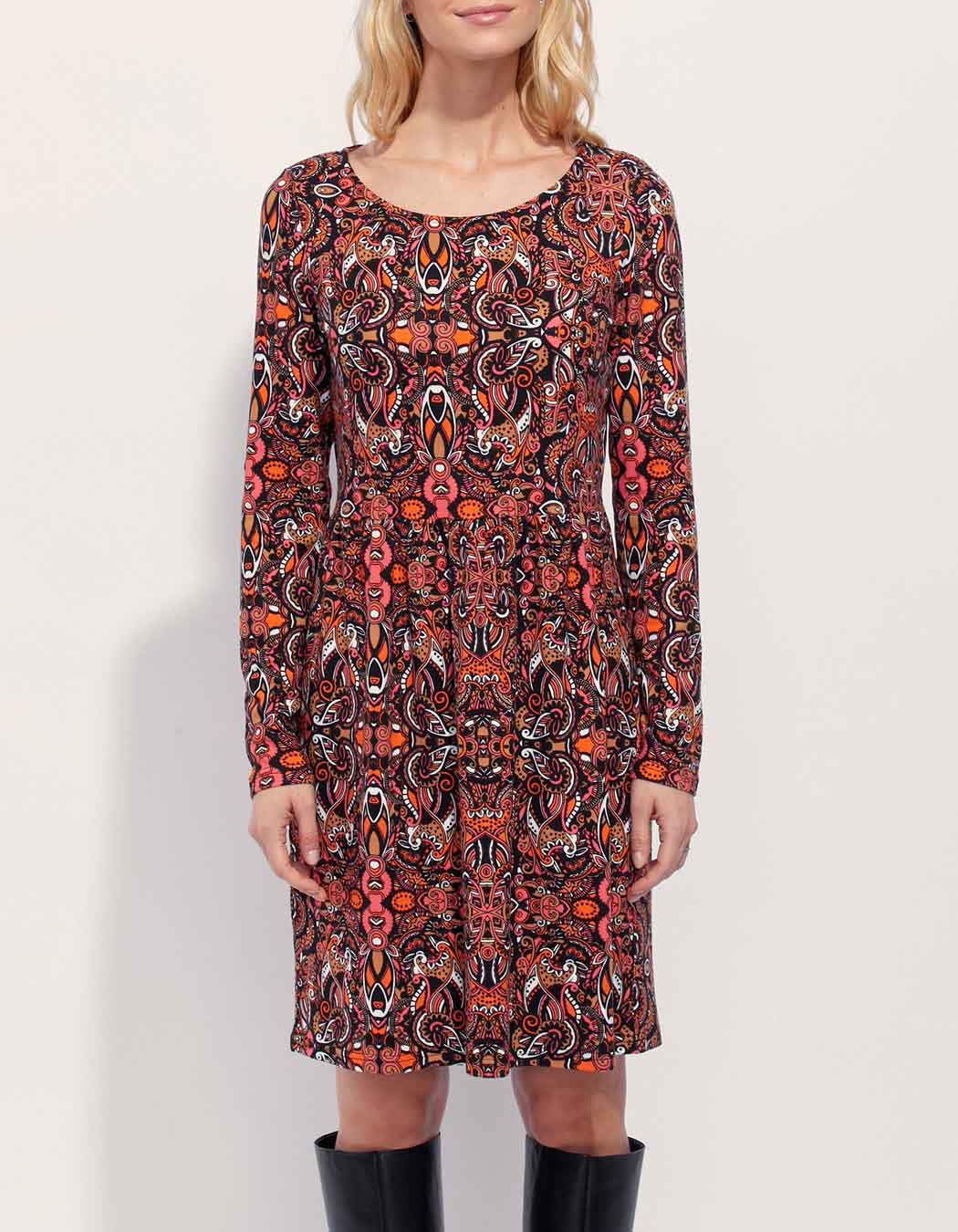 Robe évasée en maille jersey
 KANEI