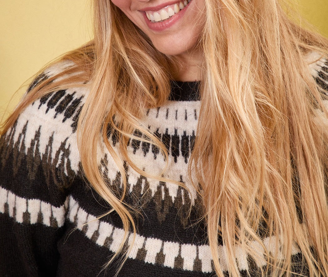 Robe pull jacquard à motif LATA