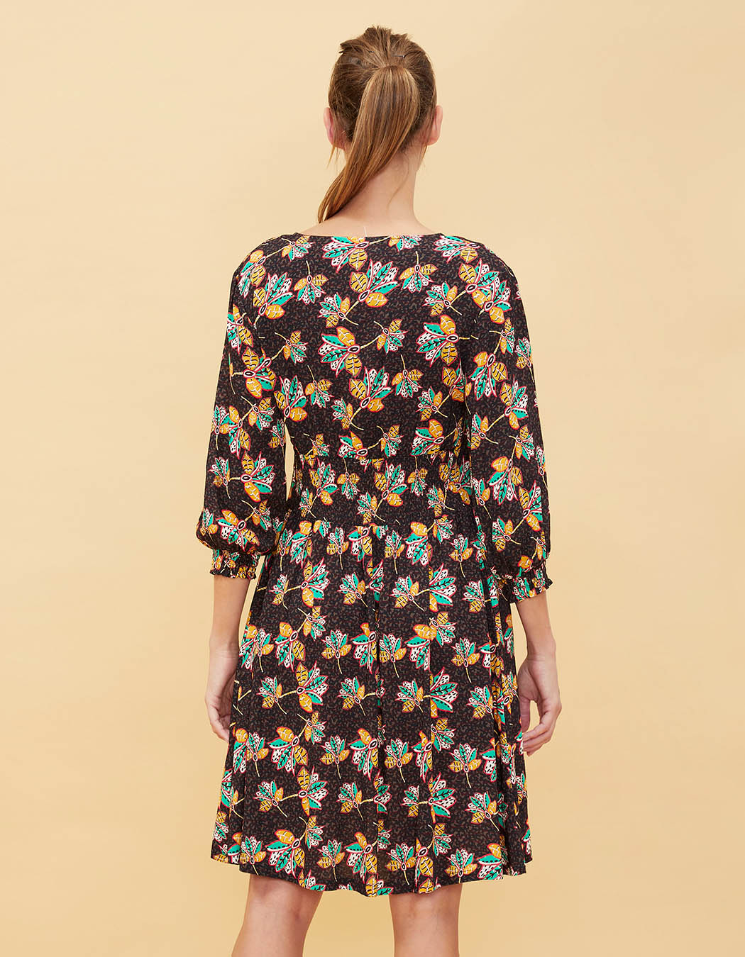 Robe fluide ajustée col boutons Ayanna