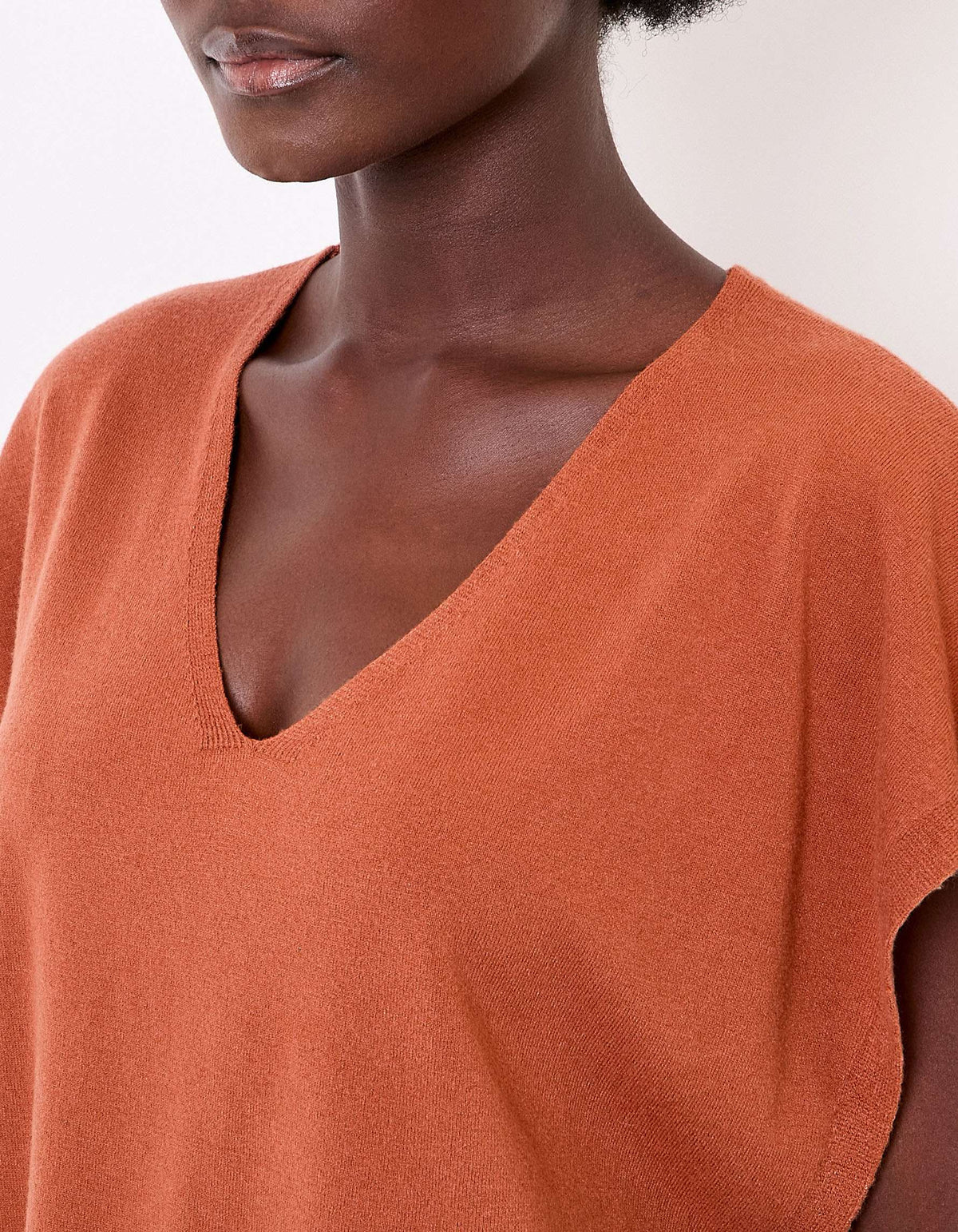 Pull maille sans manche col V SATINKA